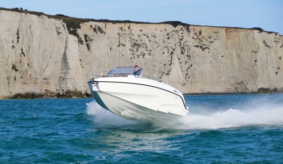 Hydrolift-X-26S-boat-test-running-shot-hero