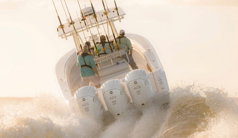 V8-outboards-yamaha-xto-aft-view
